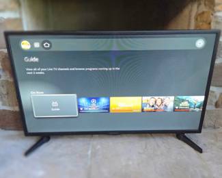 Lot # B18 - Insignia NS-39F201NA23 Smart LED TV with Streaming Remote Compatible with Netflix, Hulu, Disney+
