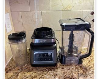 Lot # B53 - Ninja Auto IQ Single Serve Extraction Blender with 72oz Pitcher and Portable Travel Cup