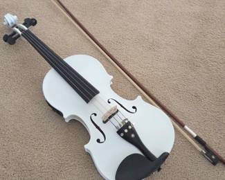 Lot # B157 - Cecilio White 4/4 Violin with D'Addario Prelude Strings and High-Quality Resin Rosin Set