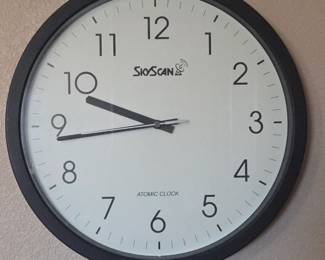 Lot # B206 - SkyScan Atomic Wall Clock Model 28534 with Automatic Time Sync