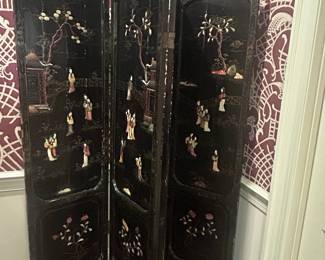 Antique Chinese Export Mother-of-Pearl Inlaid Lacquer Screen