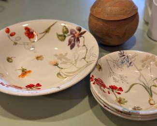 Many pretty dishes, kitchen items 