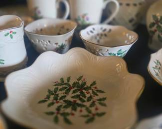 Holiday pattern. Holly Berries 