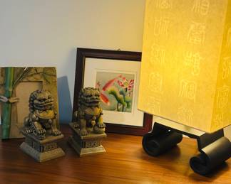 Asian items: Foo dogs, pair lamps, 