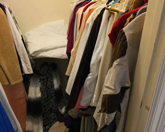Lot 133: Women's Clothes