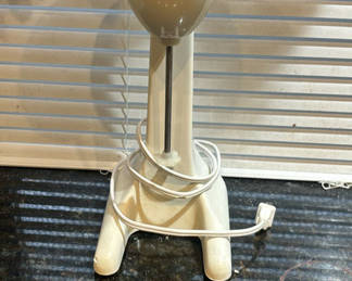 Lot 242: Vintage kitchenware and decor collection