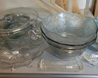 Lot 114: Glassware