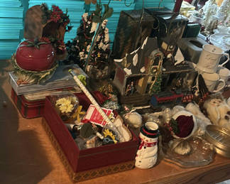 Lot 227: Christmas Decor and Holiday Tableware Collection