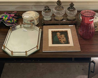 Lot 76: Assorted decorative antiques and home decor items