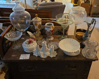 Lot 125: Decor