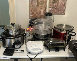 Lot 256: Assorted kitchen appliances, cookware, and gadgets