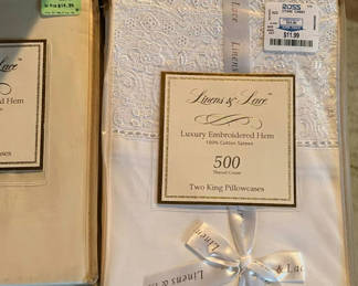 Lot 20: Assorted Home Decor and Textile Accessories