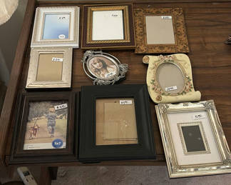 Lot 80: Assorted decorative picture frames