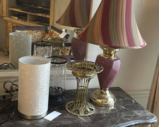 Lot 275: Assorted Lamps and Lighting Accessories