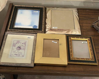 Lot 81: Assorted Picture Frames