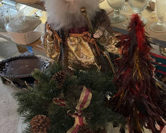 Lot 19: Christmas centerpiece with Santa figurine