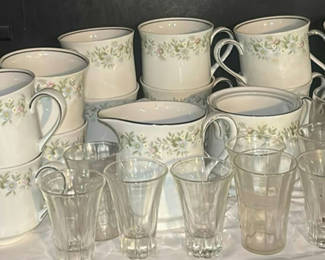 Lot 200: Floral Johann Haviland porcelain tableware set