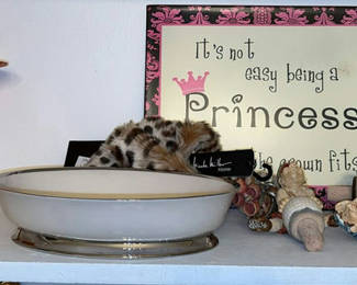 Lot 44: Assorted decorative shelf items: glassware, ceramics, sign and cork figurines