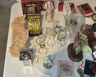 Lot 219: Assorted Christmas and Holiday Decor Items