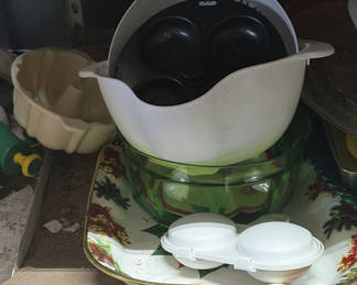 Lot 4: Assorted Kitchenware and Bakeware