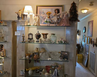 Lot 122: Vintage glassware and porcelain figurine collection on glass shelves
