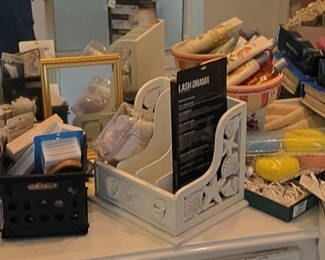 Lot 132: Misc Bath Items