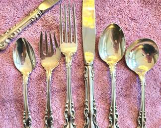Spanish Baroque svc for 12, dinner size