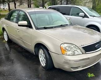 2005 Ford 500 (tan)