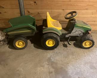 Toy John Deere tractor w/ trailer