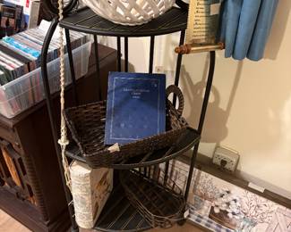 Tiered shelf with items