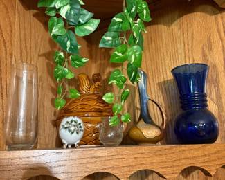 Dining room - Corner cabinet items