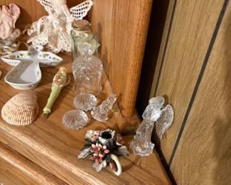 Dining room - Corner cabinet items