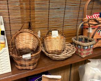 Areas next to kitchen - baskets and more
