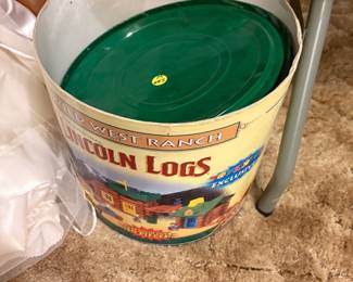 Bedroom - Lincoln logs tub with lid