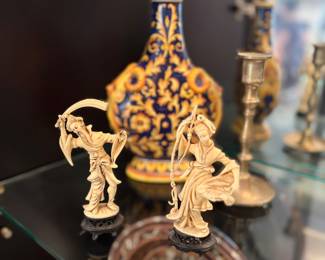 Italian Vase and Roman Fontanini Depose Italy Sculpture Samurai & Geisha