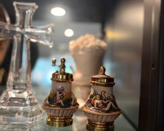 Vintage Italian Capodimonte Porcelain Salt & Pepper Mill Cherub Angels