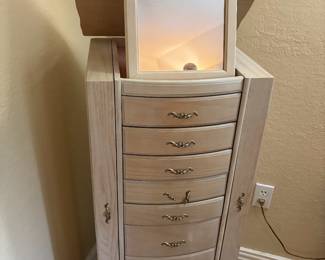 Folding sides with drawers Vintage Jewelry chest & mirror