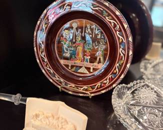 Vintage Egyptian Mother of Pearly Inlay Wooden Plate Tutankhamun & Ankhesenamum