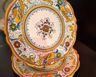 Two Deruta Raffaellesco Scalloped Dinner Plates