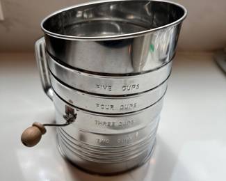 Measuring Cup Grinder