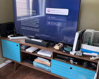 Smart TV, retro entertainment/media center