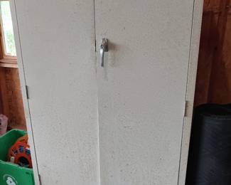 Cool storage cabinet on casters 