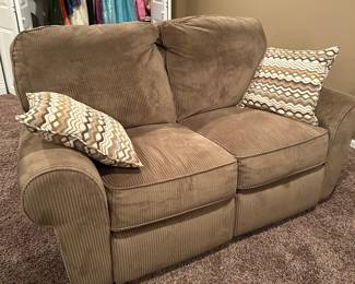 Reclining loveseat