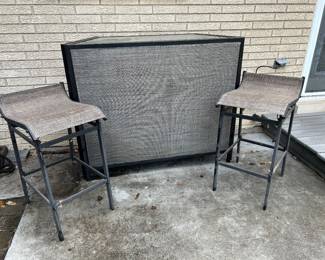 Patio Bar + 2 stools