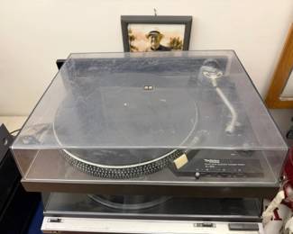 Technics SL-1900 Turntable
