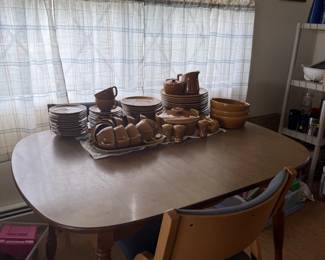 Table w/ 4 Chairs