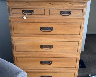 Extensole Chest