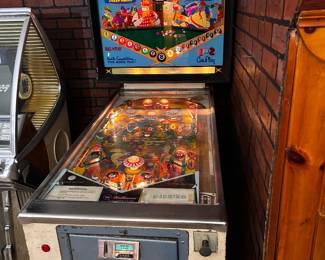 William’s eight ball Pinball machine - needs some repair 