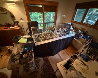 Lots of jewelry