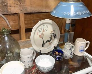 East Asian decorative plate, vintage blue toleware table lamp